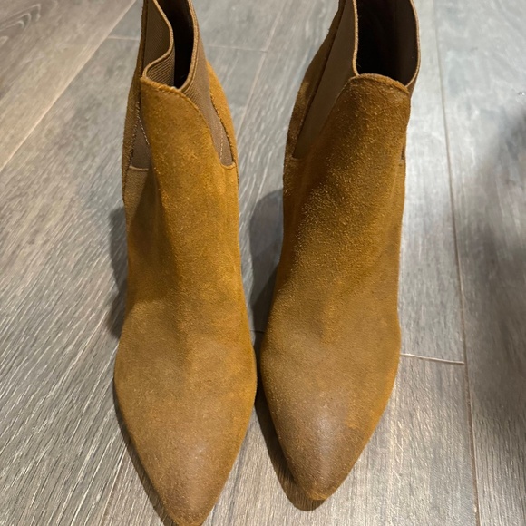 Crown Vintage Dark Natural Suede Ankle Bootie- size 10 - new without tags - Picture 1 of 4